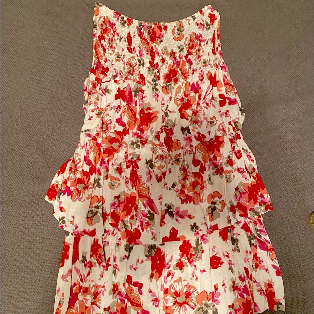 HOT date night dress! Strapless, and stretchy size L pink floral print!
